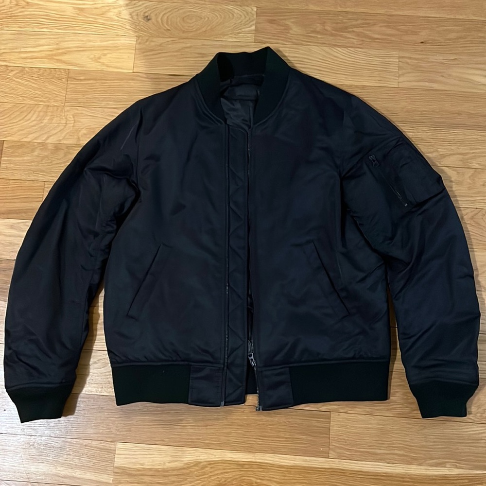 Uniqlo Men’s Bomber Jacket : Size M : Color Black